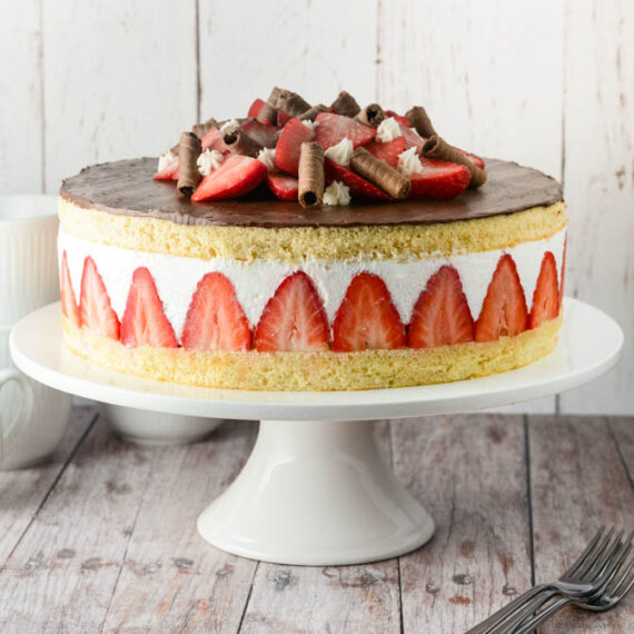French fraisier cake (strawberry sponge cake)