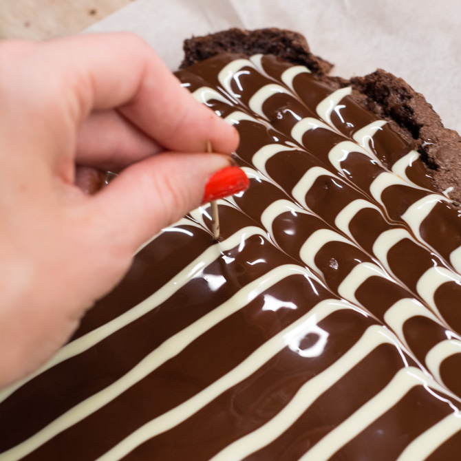 Decorative chocolate pattern on brownie surface