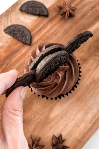 Wings on bat cupackes