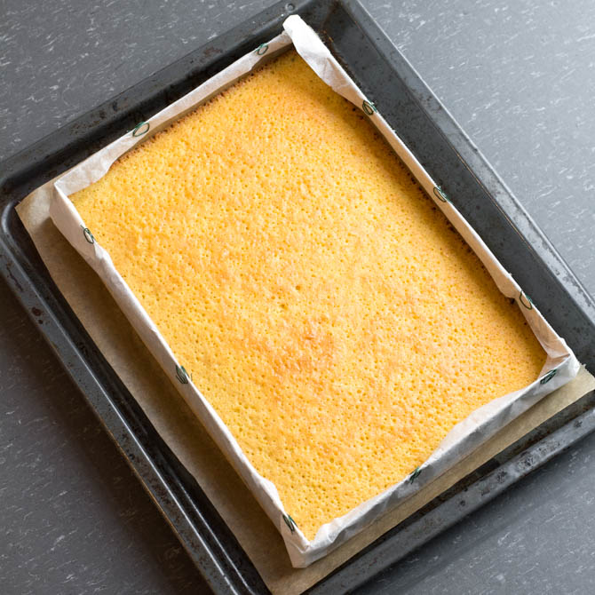 Adjustable cake pan used for baking a number cake