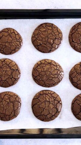 Baked crinkle brownie cookies with cracked tops