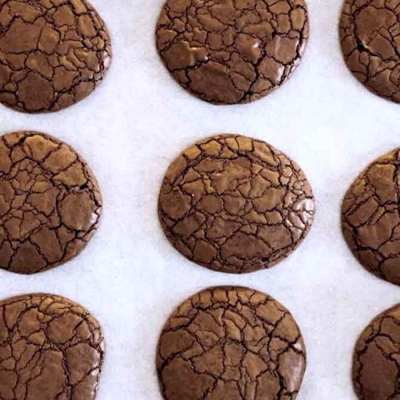 Baked crinkle brownie cookies with cracked tops