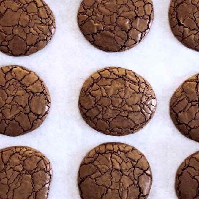 Baked crinkle brownie cookies with cracked tops