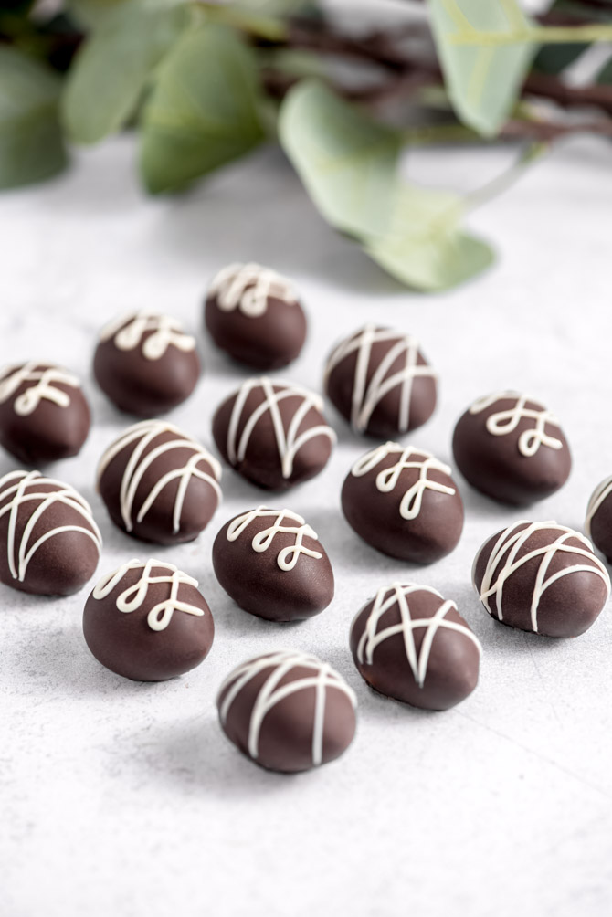 Marzipan Easter egg with a decorative pattern on top