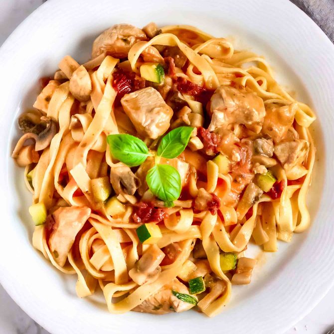 Chicken pasta in creamy sauce