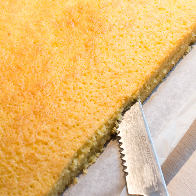 Cutting cake layersa